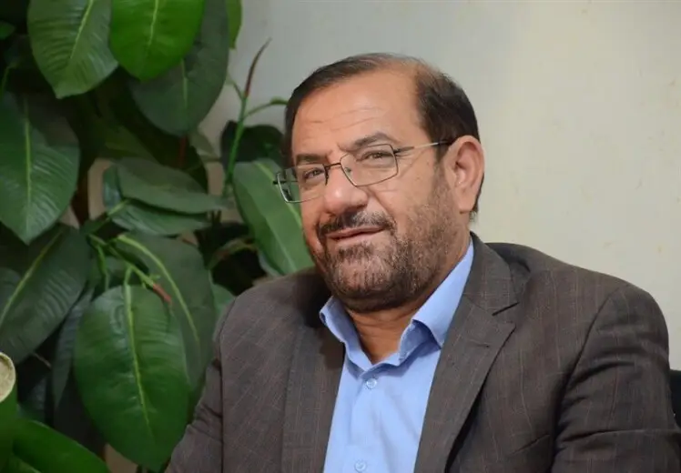 روشنفکر : قیمت پراید کهکشانی شده و مسکن دور از دسترس است